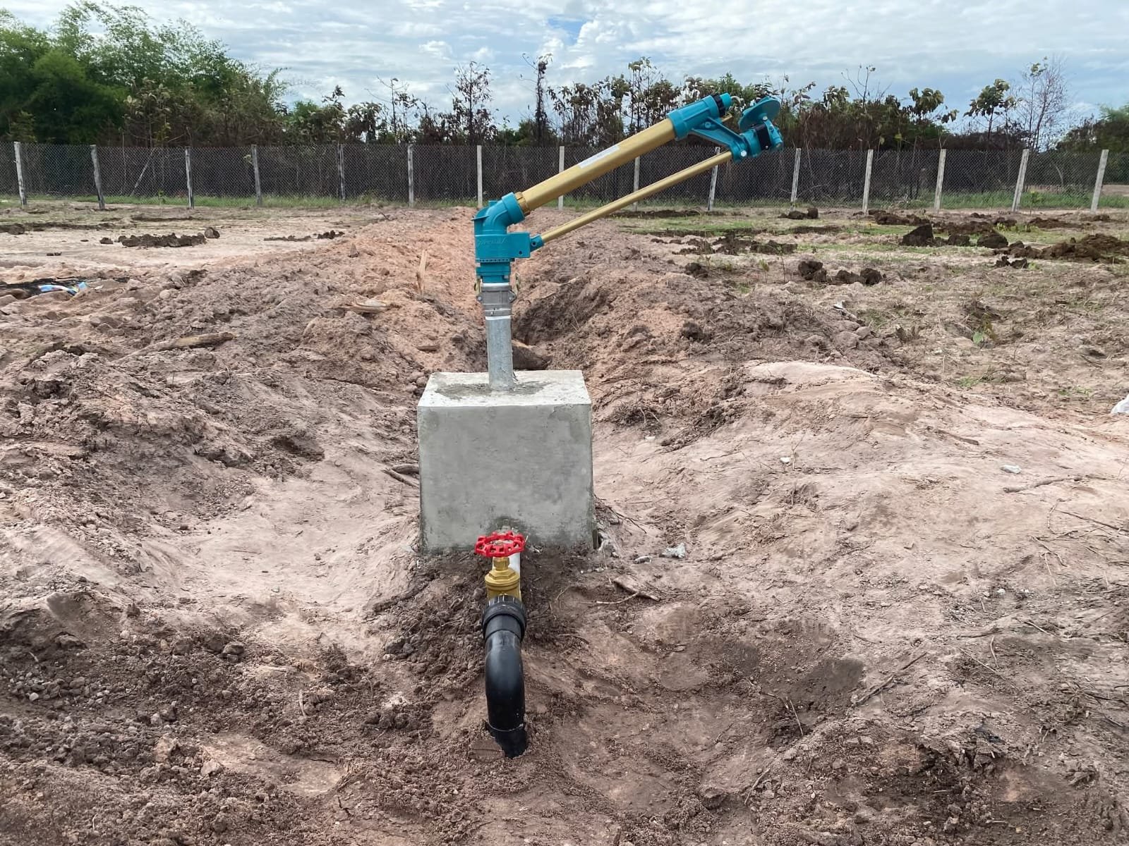 Field irrigation equipment