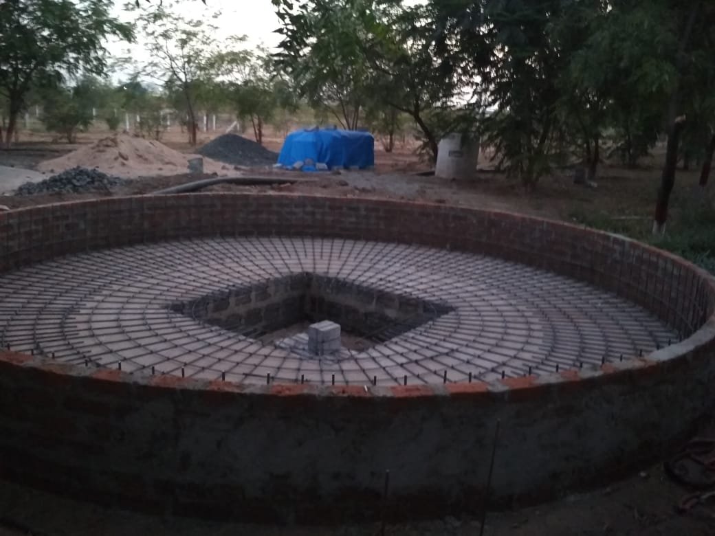 Lit fountain feature