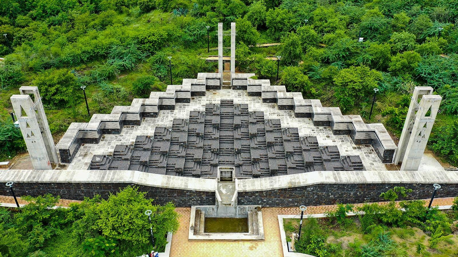 Stepped water feature